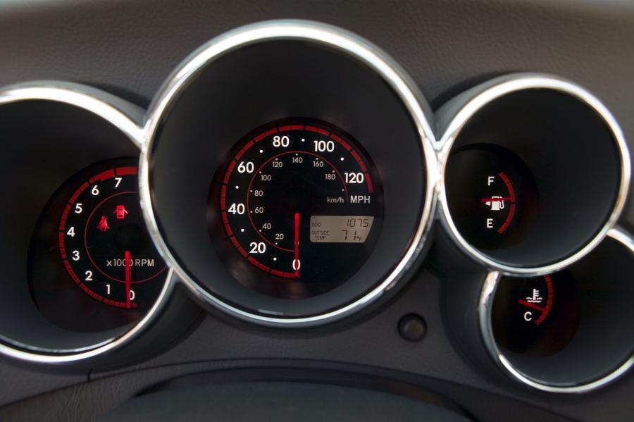  Toyota Matrix 2003 года  (фото 38 из 102)